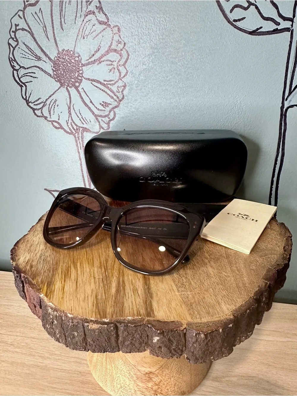 Coach Women’s Sunglasses - Classic Oversized Style - Picture 2 of 9